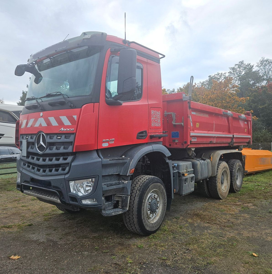 Mercedes-Benz Arocs 3346 6x6 Dreiseitenkipper mit Bordmatik - Istovarivač: slika 1 Mercedes-Benz Arocs 3346 6x6 Dreiseitenkipper mit Bordmatik - Istovarivač: slika 1