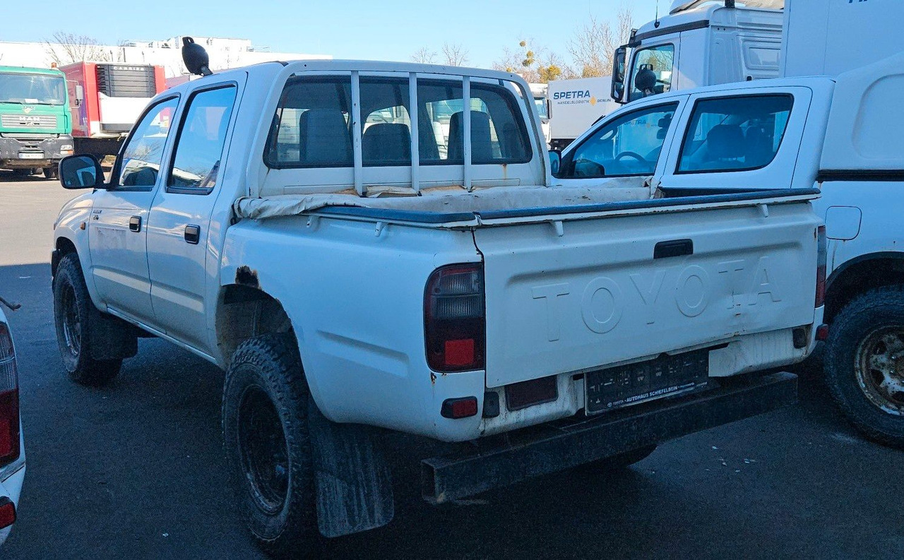 Toyota Hilux Double Cab 4x4 - SUV: slika 4 Toyota Hilux Double Cab 4x4 - SUV: slika 4
