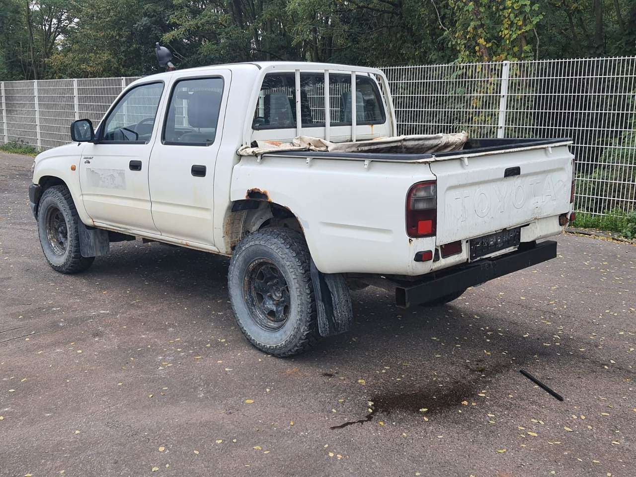 Toyota Hilux Double Cab 4x4 - SUV: slika 4 Toyota Hilux Double Cab 4x4 - SUV: slika 4
