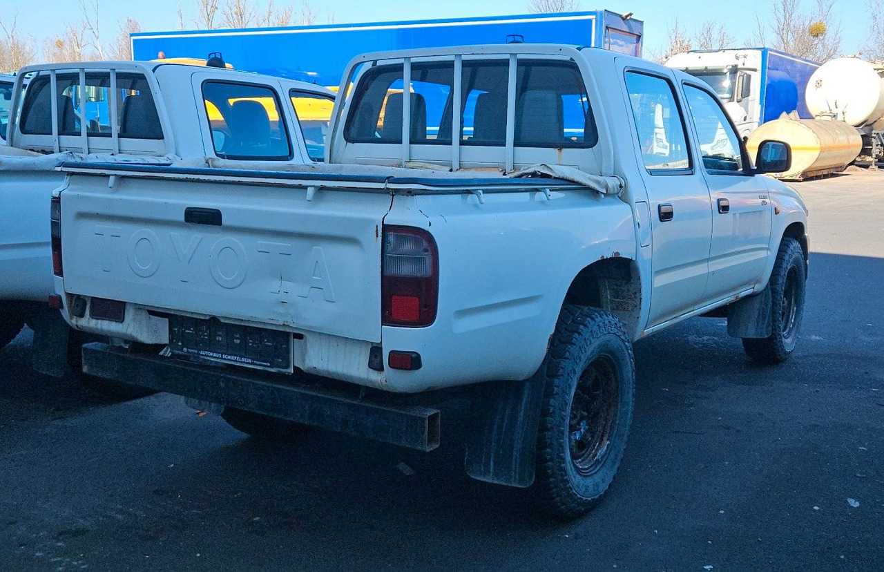 Toyota Hilux Double Cab 4x4 - SUV: slika 3 Toyota Hilux Double Cab 4x4 - SUV: slika 3