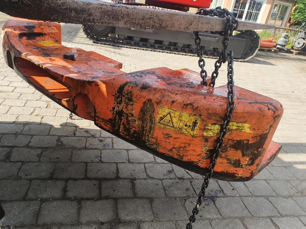 Hitachi ZW 220 - Kontra teg za Utovarivač točkaš: slika 4 Hitachi ZW 220 - Kontra teg za Utovarivač točkaš: slika 4