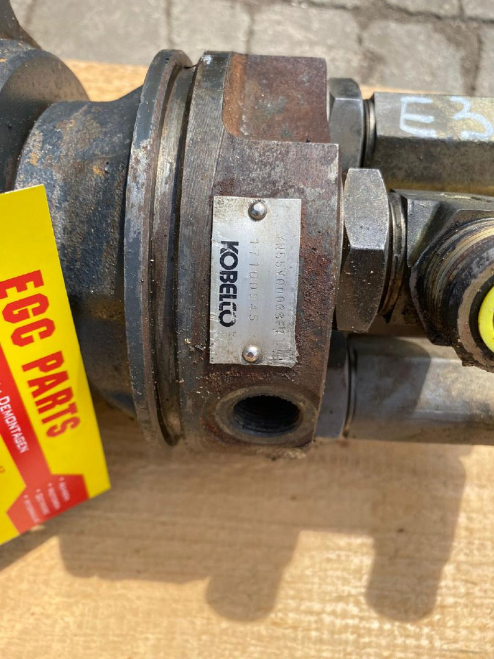 Holland E 305 - Motor okretanja za Bager guseničar: slika 2 Holland E 305 - Motor okretanja za Bager guseničar: slika 2