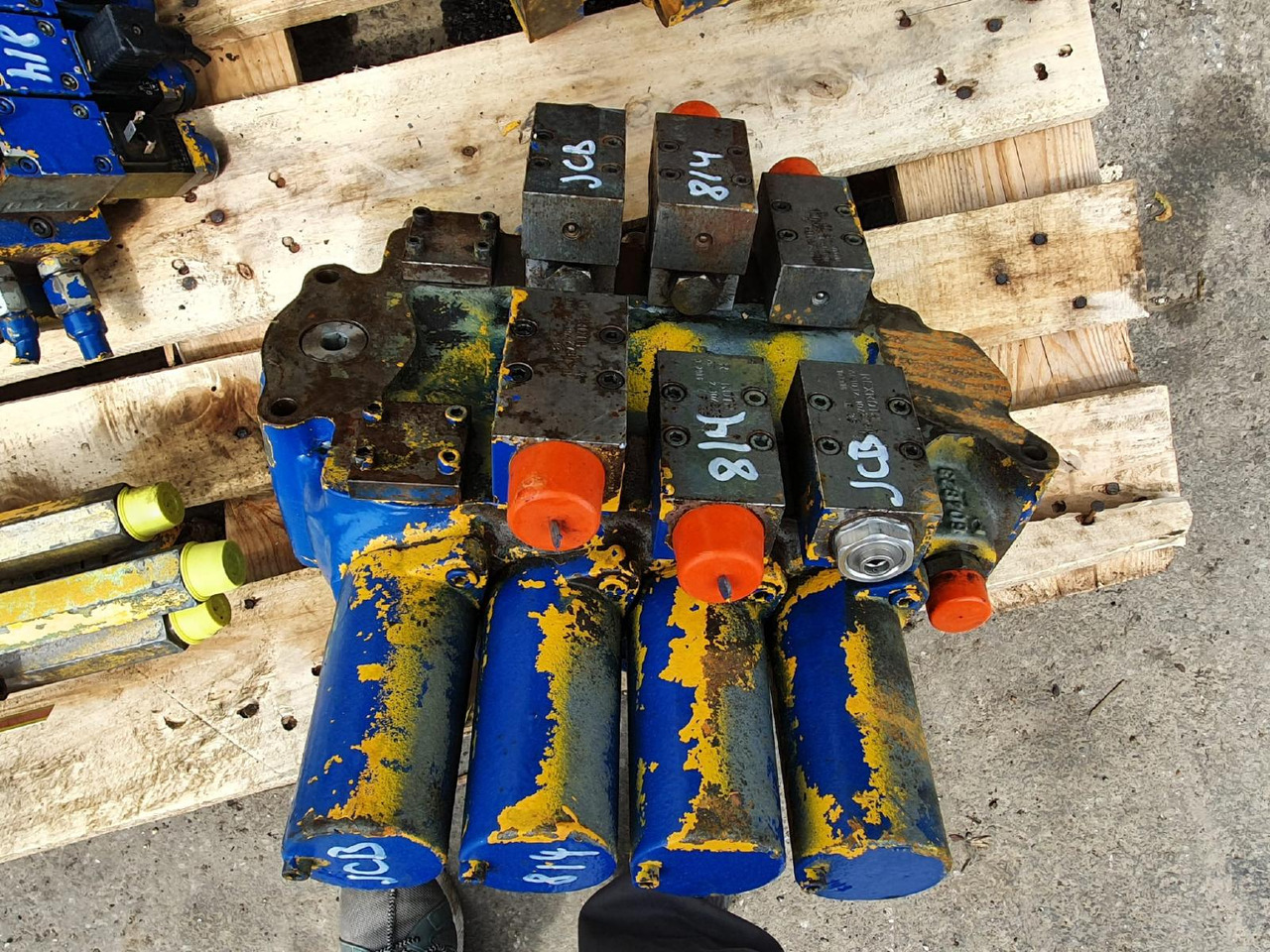 JCB 814 - Hidraulični ventil za Građevinska mašina: slika 4 JCB 814 - Hidraulični ventil za Građevinska mašina: slika 4