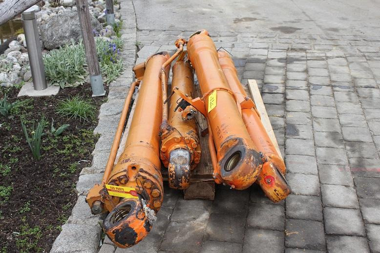 Liebherr R 912 LC LIT - Hidraulični cilindar za Građevinska mašina: slika 2 Liebherr R 912 LC LIT - Hidraulični cilindar za Građevinska mašina: slika 2