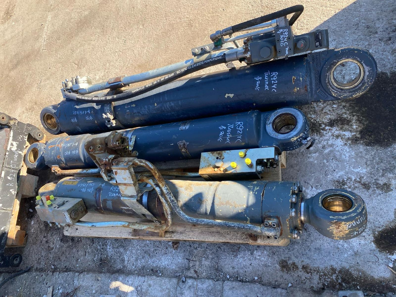 Liebherr R 924 C - Hidraulični cilindar za Građevinska mašina: slika 4 Liebherr R 924 C - Hidraulični cilindar za Građevinska mašina: slika 4