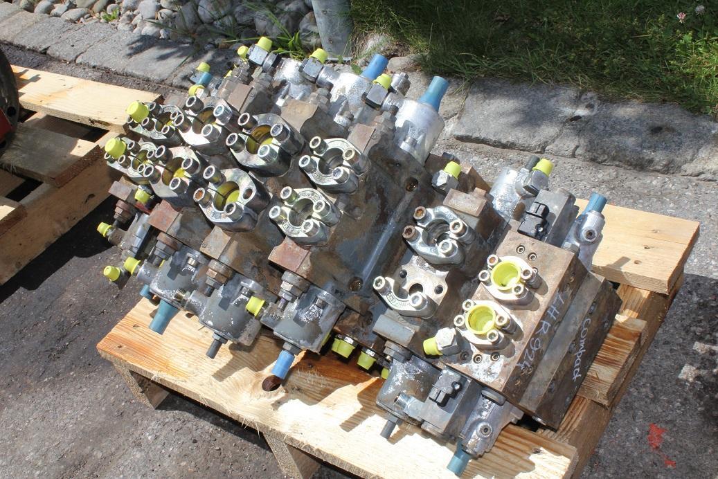 Liebherr R 924 compact - Hidraulični ventil za Građevinska mašina: slika 3 Liebherr R 924 compact - Hidraulični ventil za Građevinska mašina: slika 3