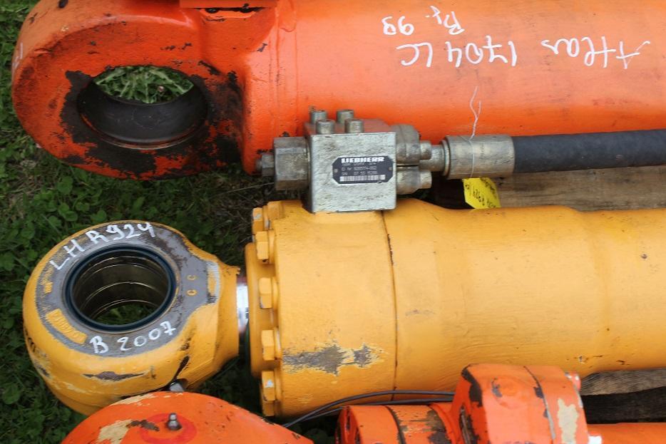 Liebherr R 924 compact - Hidraulični cilindar za Građevinska mašina: slika 2 Liebherr R 924 compact - Hidraulični cilindar za Građevinska mašina: slika 2