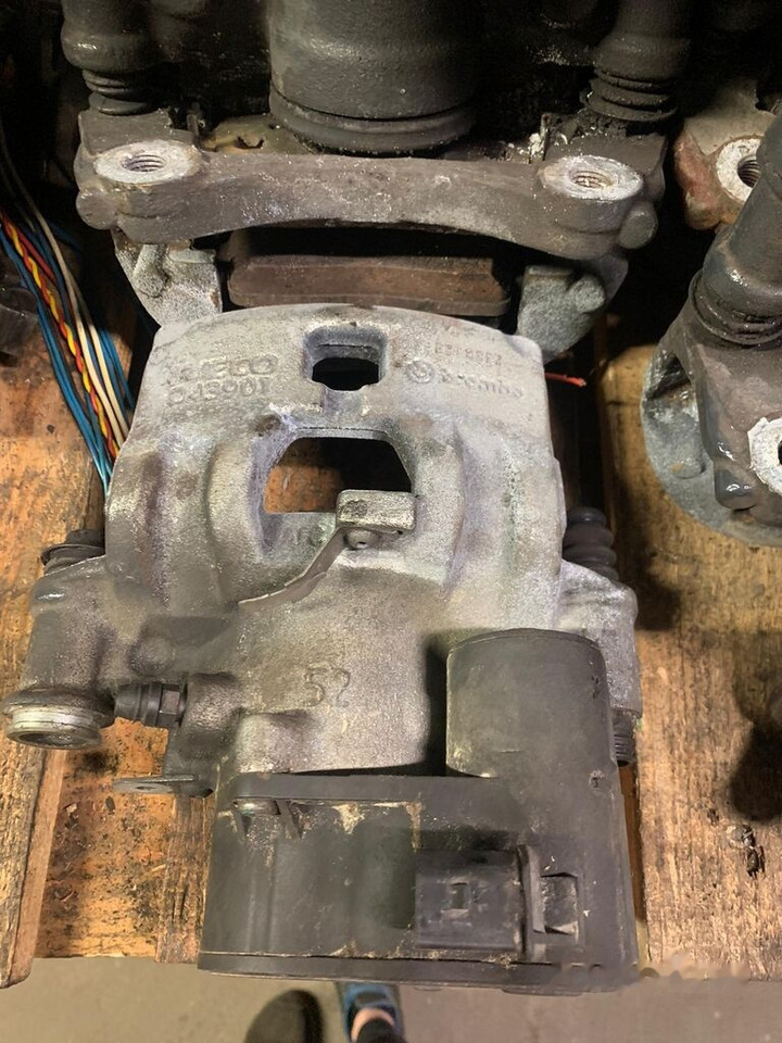 Brembo elektryczne D43901 Iveco Daily prawy, lewy, tył 2019- D43901 - Sklopovi kočnice za Kamion: slika 4 Brembo elektryczne D43901 Iveco Daily prawy, lewy, tył 2019- D43901 - Sklopovi kočnice za Kamion: slika 4