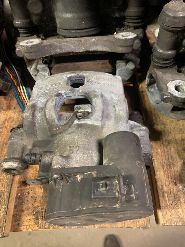 Brembo elektryczne D43901 Iveco Daily prawy, lewy, tył 2019- D43901 - Sklopovi kočnice za Kamion: slika 5 Brembo elektryczne D43901 Iveco Daily prawy, lewy, tył 2019- D43901 - Sklopovi kočnice za Kamion: slika 5