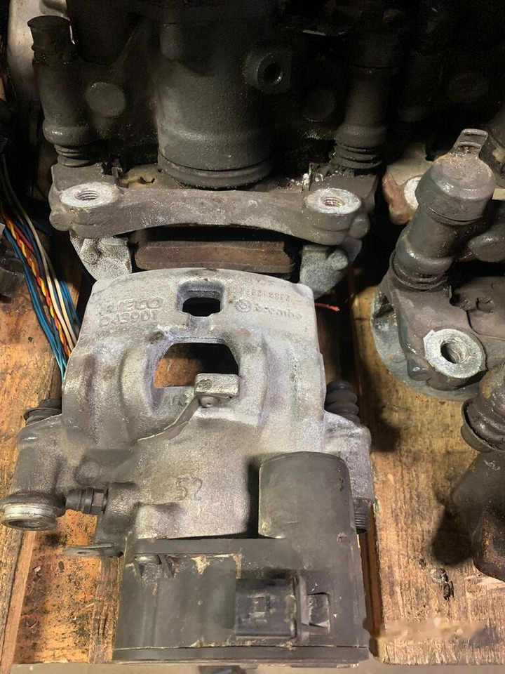 Brembo elektryczne D43901 Iveco Daily prawy, lewy, tył 2019- D43901 - Sklopovi kočnice za Kamion: slika 1 Brembo elektryczne D43901 Iveco Daily prawy, lewy, tył 2019- D43901 - Sklopovi kočnice za Kamion: slika 1