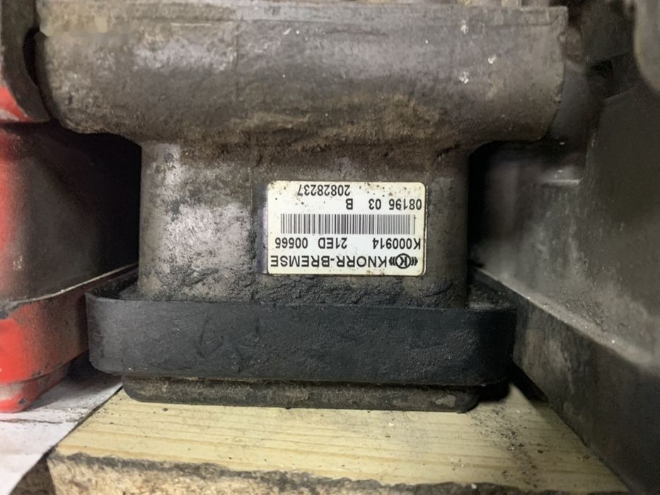 Knorr-Bremse Przód K000085 K000913 Scania Volvo RENAULT MAN K000913 K000085 K000914 - Kočioni ventil za Kamion: slika 2 Knorr-Bremse Przód K000085 K000913 Scania Volvo RENAULT MAN K000913 K000085 K000914 - Kočioni ventil za Kamion: slika 2