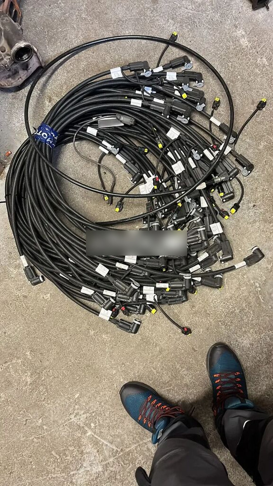 Nowy Przewód Do Komputera Sterownika Silnika BOSCH , MANITOU MLT 5463119100 - Kablovi/ Žičana oprema za Kamion: slika 1 Nowy Przewód Do Komputera Sterownika Silnika BOSCH , MANITOU MLT 5463119100 - Kablovi/ Žičana oprema za Kamion: slika 1