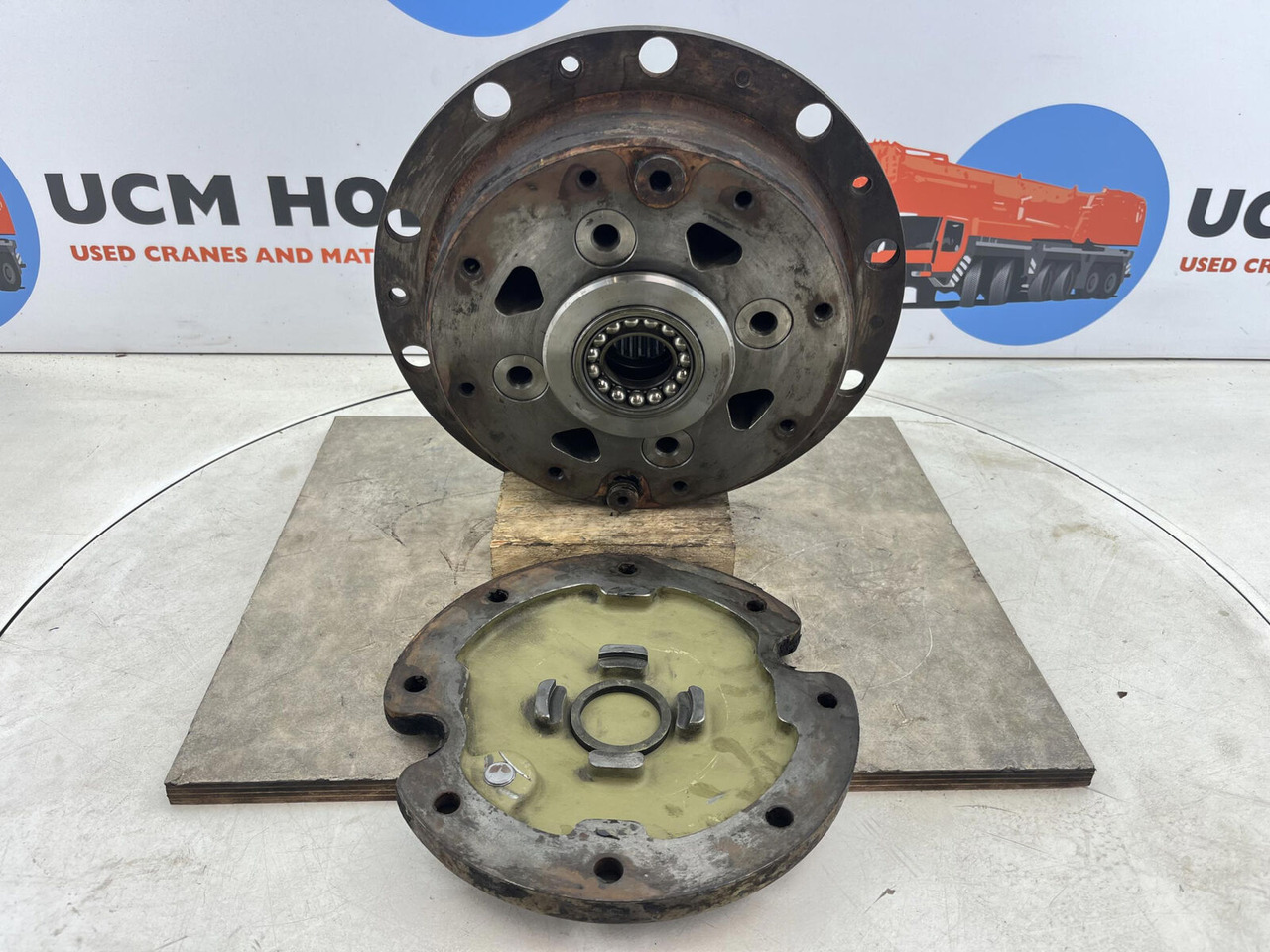 FAUN HK 40 planetary gear 27-18-65-24-4pl-H64-24 - Pogonski reduktor za Autodizalica: slika 1 FAUN HK 40 planetary gear 27-18-65-24-4pl-H64-24 - Pogonski reduktor za Autodizalica: slika 1