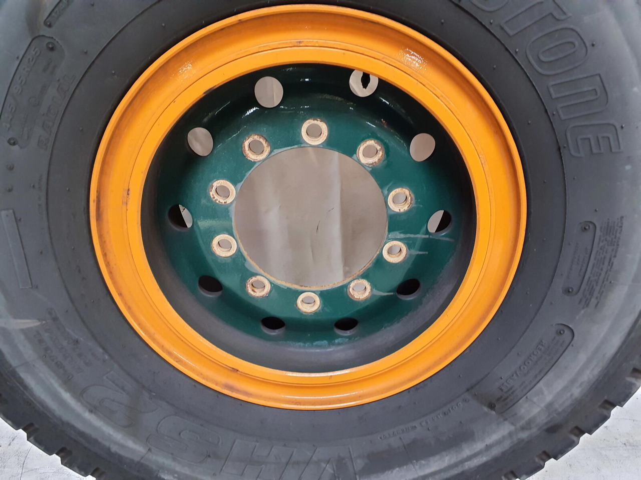 FAUN Wheel 445/95R25 10 7.5 3p - Kompletan točak za Kran: slika 2 FAUN Wheel 445/95R25 10 7.5 3p - Kompletan točak za Kran: slika 2