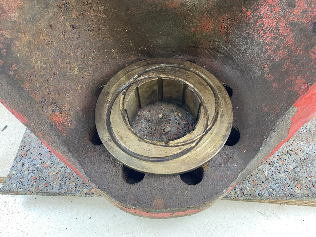Rukavac točka za Autodizalica Gottwald AMK 70 Steering knuckle 16 holes axle 2: slika 8