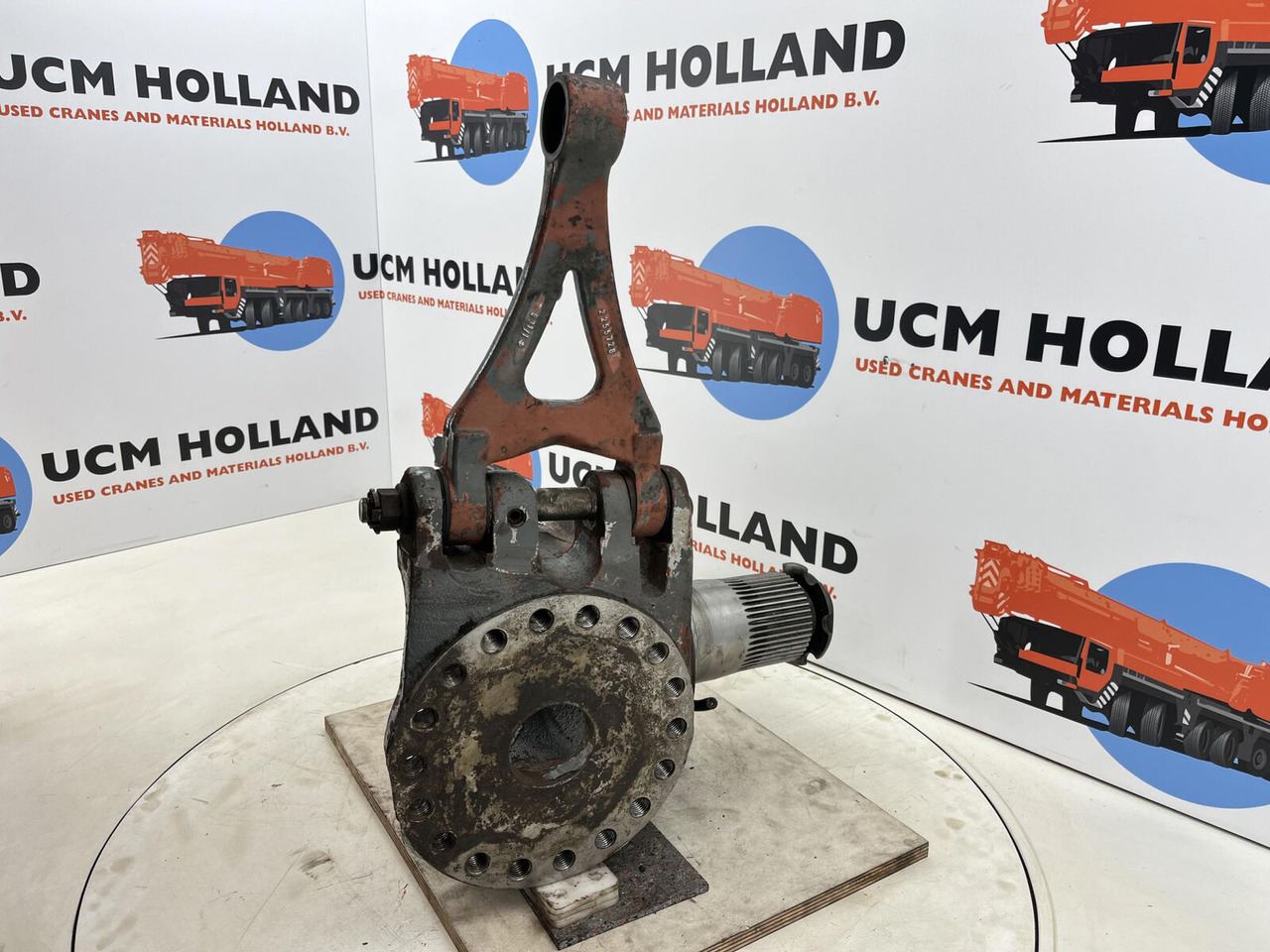Grove GMK 3055 Steering knuckle 16 holes axle 3 right - Rukavac točka za Kran: slika 5 Grove GMK 3055 Steering knuckle 16 holes axle 3 right - Rukavac točka za Kran: slika 5