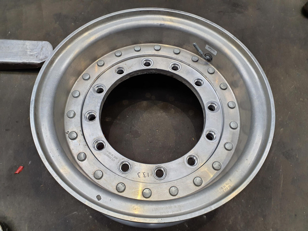 Grove Rim 445/95R25 12 13.3 2p Alu - Felna za Kran: slika 2 Grove Rim 445/95R25 12 13.3 2p Alu - Felna za Kran: slika 2