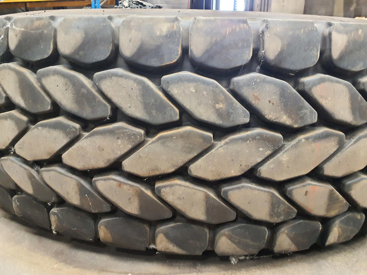 Krupp Wheel 385/95R25 12 5.4 3p - Kompletan točak za Kran: slika 3 Krupp Wheel 385/95R25 12 5.4 3p - Kompletan točak za Kran: slika 3
