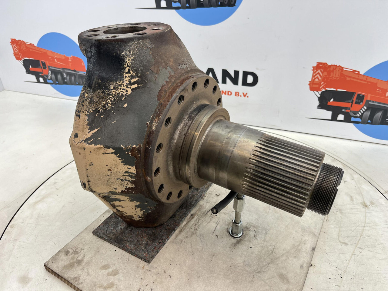 Terex AC 155 steering knuckle 16 holes axle 2 - Rukavac točka za Autodizalica: slika 3 Terex AC 155 steering knuckle 16 holes axle 2 - Rukavac točka za Autodizalica: slika 3