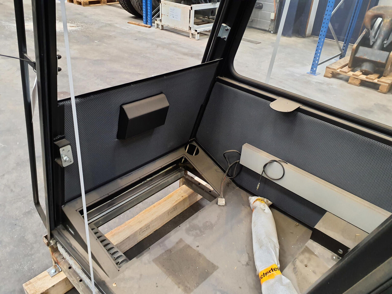 Kabina za Autodizalica Terex AC upper cabin: slika 7
