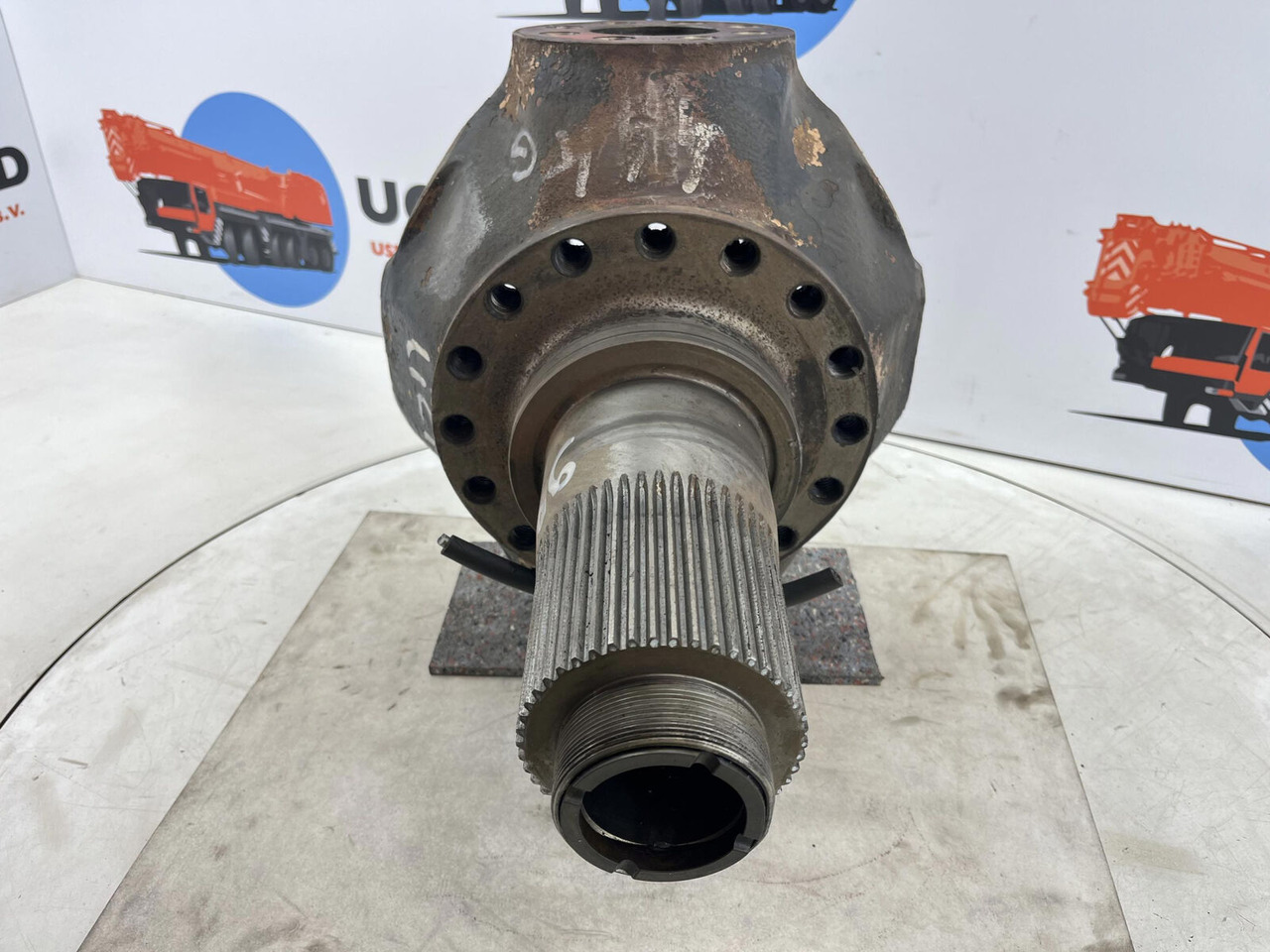 Terex PPM 480 ATT steering knuckle 16 holes axle 1 - Rukavac točka za Autodizalica: slika 2 Terex PPM 480 ATT steering knuckle 16 holes axle 1 - Rukavac točka za Autodizalica: slika 2