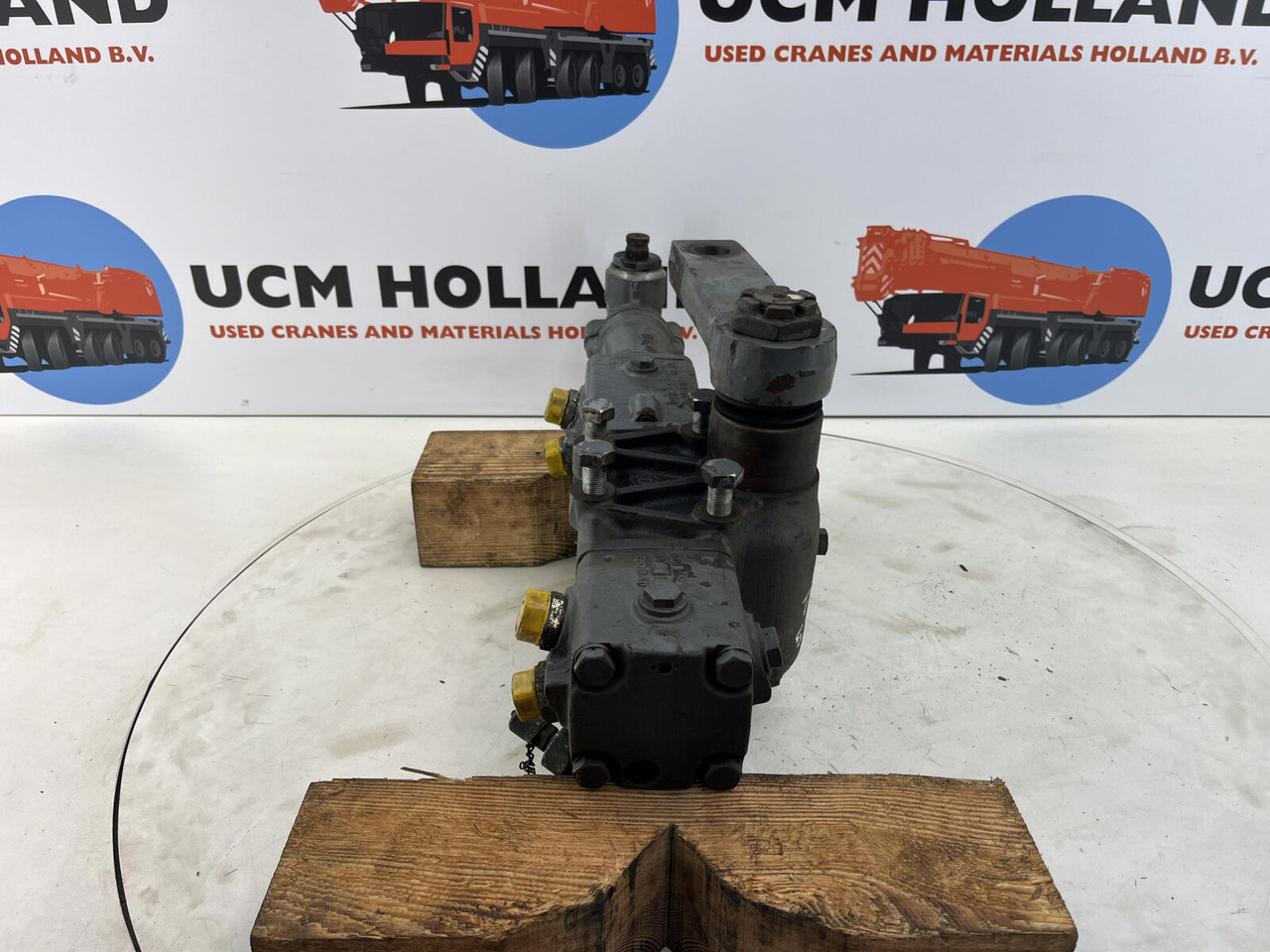 ZF LTM 1050-1 steering box - Letva volana za Autodizalica: slika 4 ZF LTM 1050-1 steering box - Letva volana za Autodizalica: slika 4