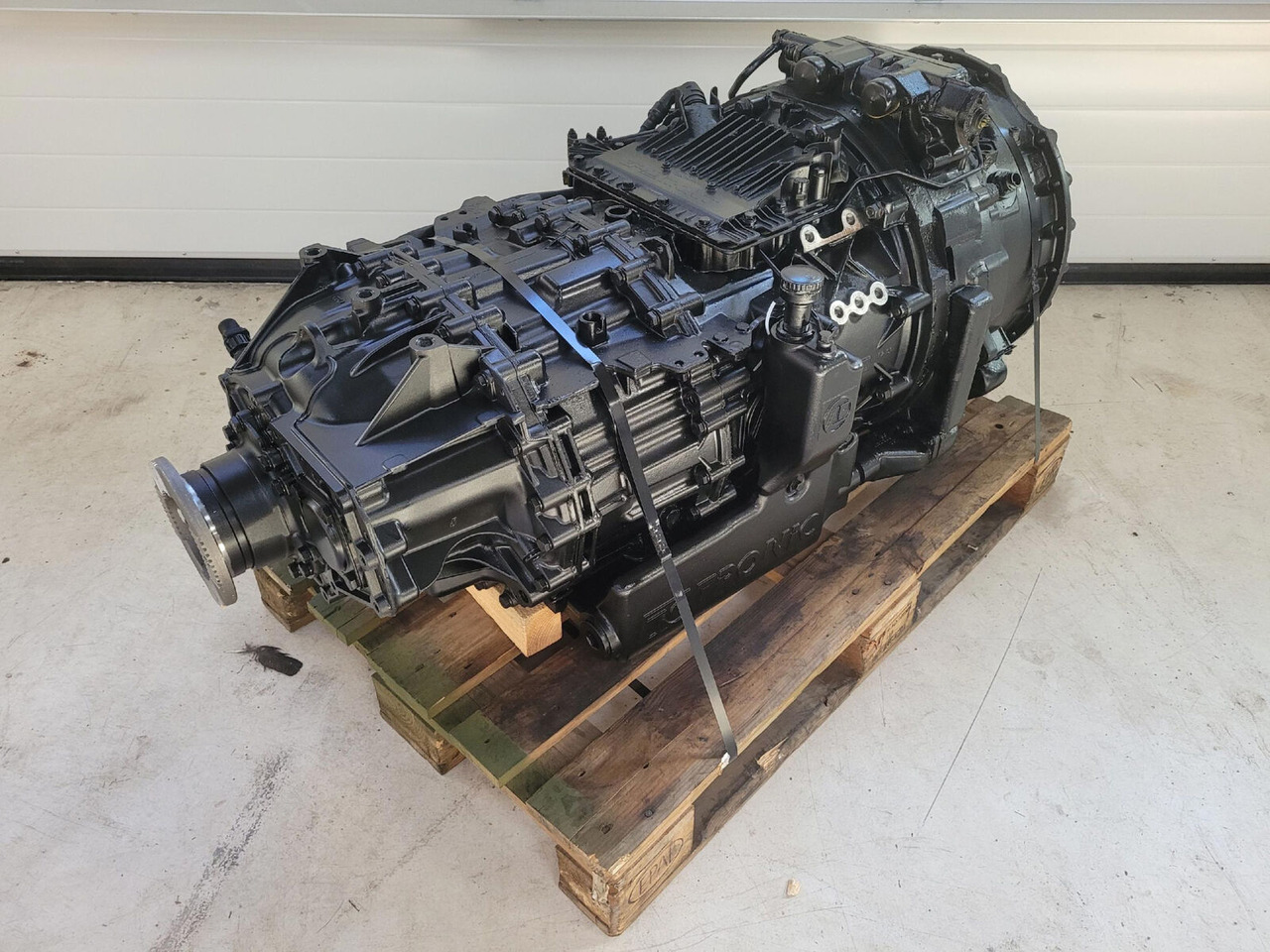 ZF LTM 1250-6.1 gearbox TC tronic 12 AS 3002 TC - Menjač za Autodizalica: slika 4 ZF LTM 1250-6.1 gearbox TC tronic 12 AS 3002 TC - Menjač za Autodizalica: slika 4