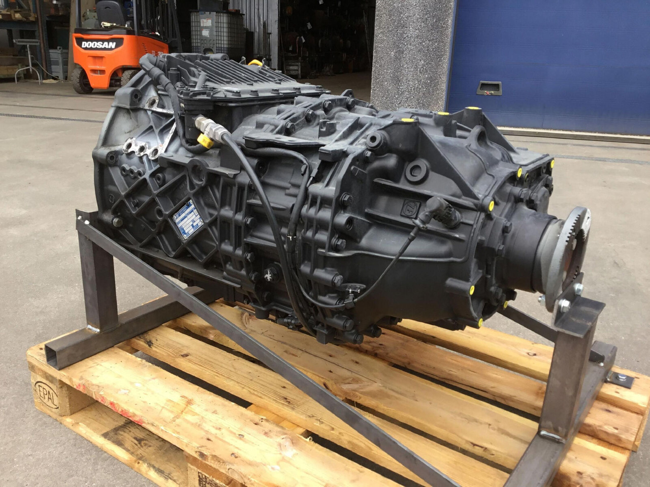 ZF MK 88 ZF Astronic gearbox 12 AS 2530 S0 - Menjač za Autodizalica: slika 4 ZF MK 88 ZF Astronic gearbox 12 AS 2530 S0 - Menjač za Autodizalica: slika 4