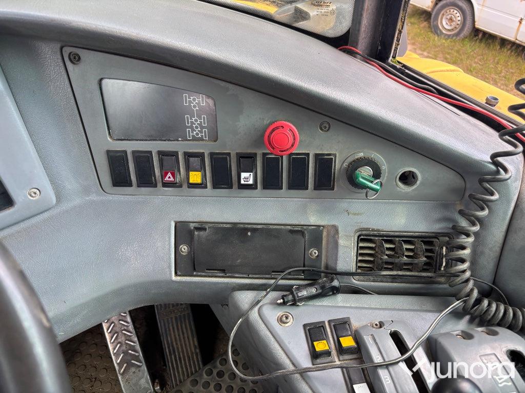 Zglobni kiper Dumper Volvo A25D: slika 15