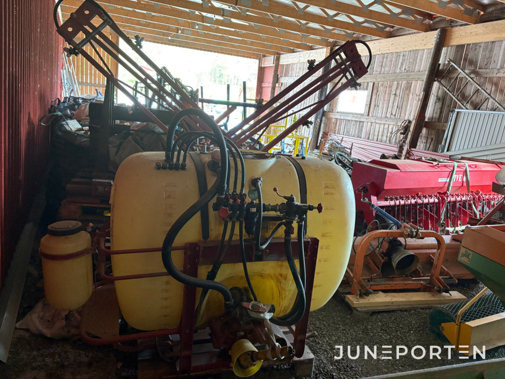 Hardi Växtskyddsspruta 1301 NK 800 - 12 SB - Prskalica montirana na traktor: slika 1 Hardi Växtskyddsspruta 1301 NK 800 - 12 SB - Prskalica montirana na traktor: slika 1
