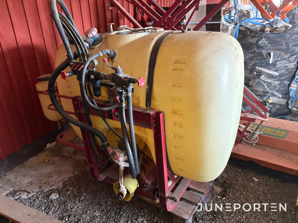 Hardi Växtskyddsspruta 1301 NK 800 - 12 SB - Prskalica montirana na traktor: slika 4 Hardi Växtskyddsspruta 1301 NK 800 - 12 SB - Prskalica montirana na traktor: slika 4