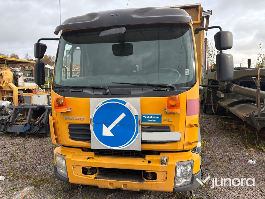 Lastbil - Volvo FLL 240-280 HP 42R - Kamion sa ceradom, Korisno/ Posebno vozilo: slika 2 Lastbil - Volvo FLL 240-280 HP 42R - Kamion sa ceradom, Korisno/ Posebno vozilo: slika 2