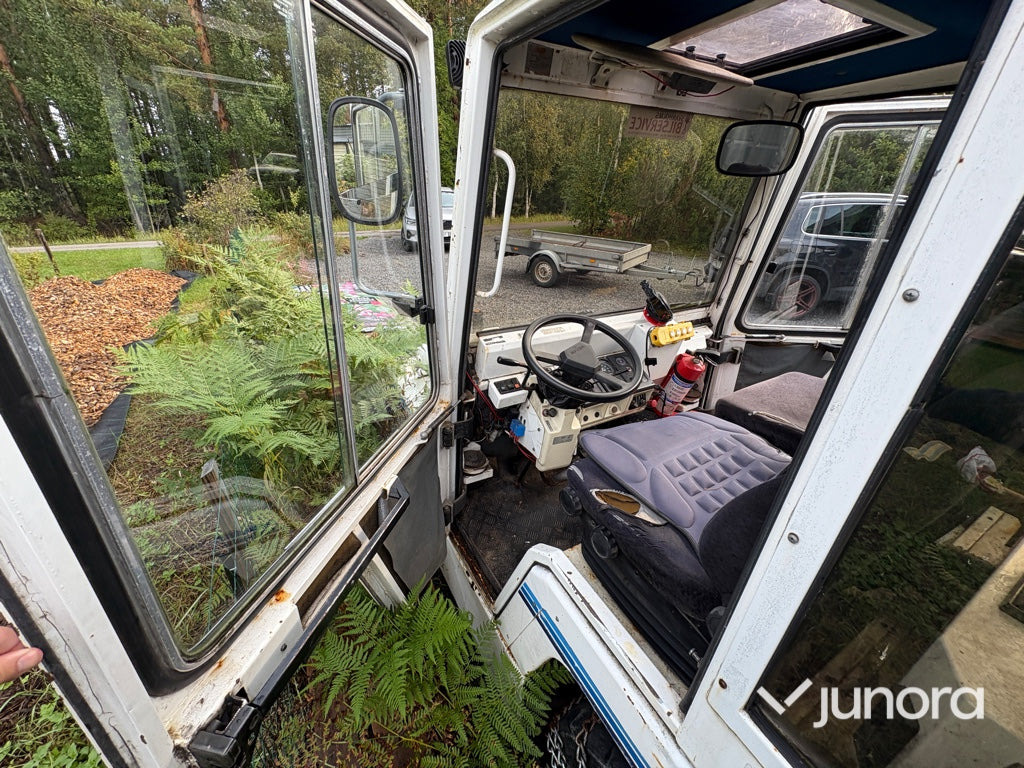 Plogbil - Bagagetruck - Traktor za prtljag: slika 5 Plogbil - Bagagetruck - Traktor za prtljag: slika 5