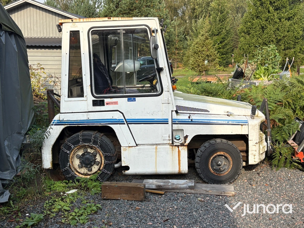 Plogbil - Bagagetruck - Traktor za prtljag: slika 1 Plogbil - Bagagetruck - Traktor za prtljag: slika 1
