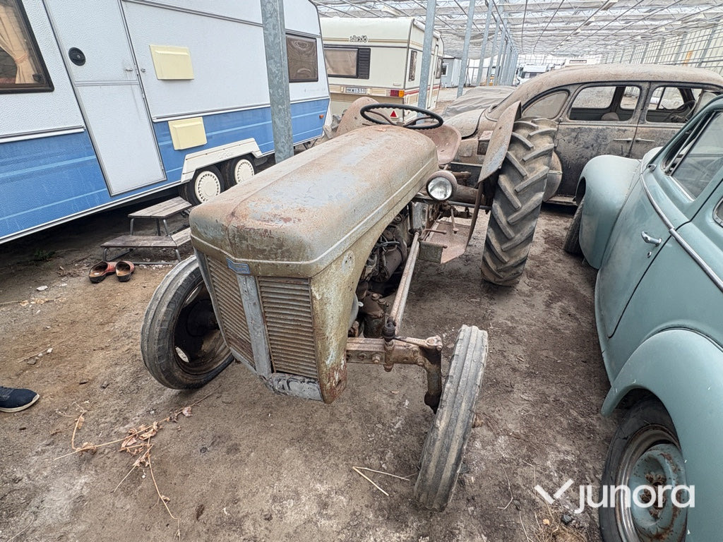 Traktor - Massey Ferguson, Grolle - Traktor: slika 1 Traktor - Massey Ferguson, Grolle - Traktor: slika 1