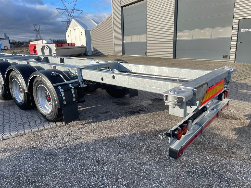 Hangler SDS 430 container chassis - multi låse - ADR - Poluprikolica za prevoz kontejnera/ Poluprikolica sa promenjivim sandukom: slika 2 Hangler SDS 430 container chassis - multi låse - ADR - Poluprikolica za prevoz kontejnera/ Poluprikolica sa promenjivim sandukom: slika 2