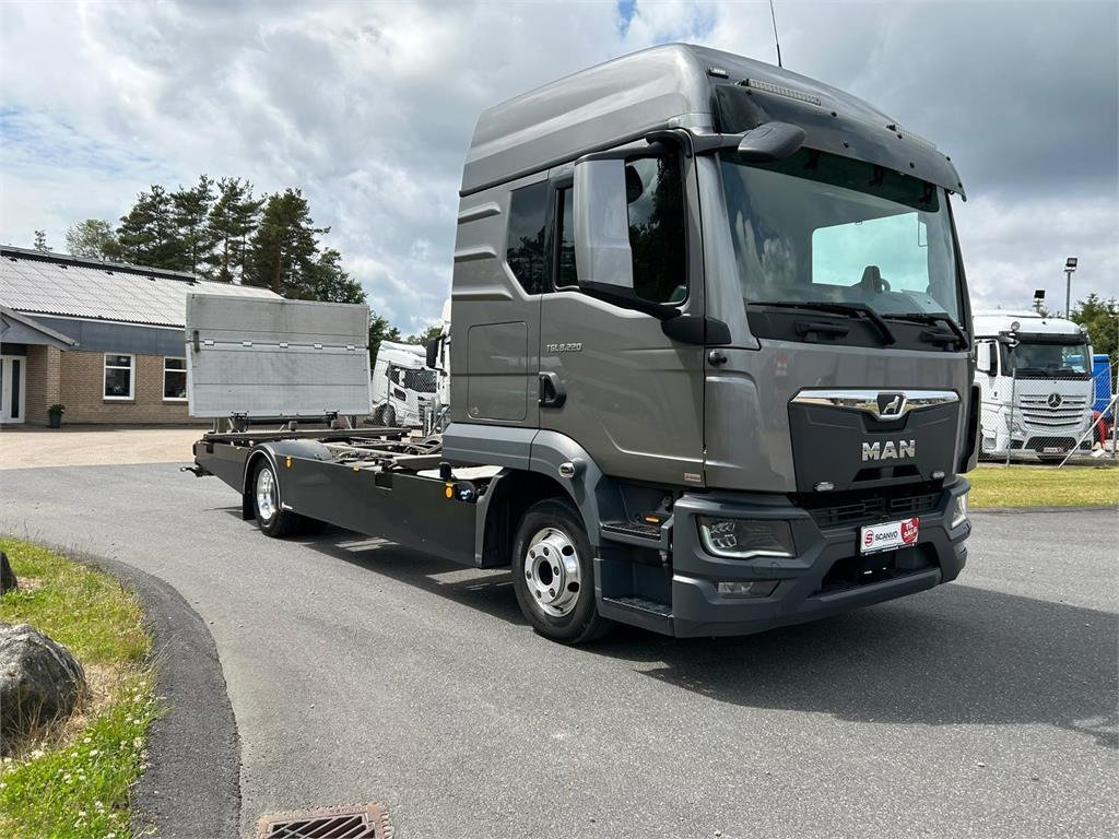 MAN TGL 8-220 4x2 BL incl. 2 stk veksellad - Kamion za prevoz kontejnera/ Kamion sa promenjivim sandukom: slika 2 MAN TGL 8-220 4x2 BL incl. 2 stk veksellad - Kamion za prevoz kontejnera/ Kamion sa promenjivim sandukom: slika 2