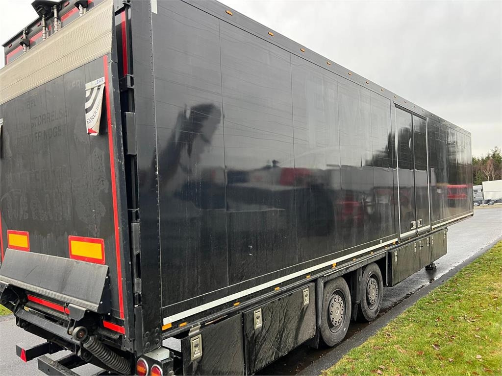 Schmitz 13,6 mtr kasse - lodretstående lift - Poluprikolica sa zatvorenim sandukom: slika 4 Schmitz 13,6 mtr kasse - lodretstående lift - Poluprikolica sa zatvorenim sandukom: slika 4