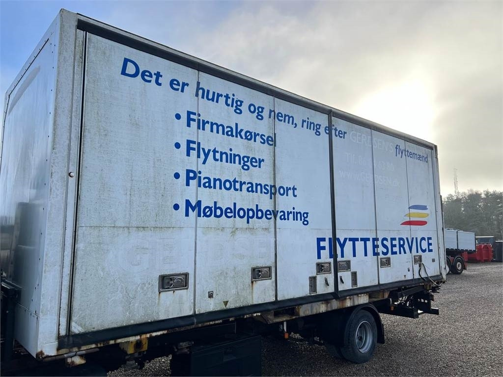 Schmitz 7450 - foldedørskasse - Poluprikolica sa zatvorenim sandukom: slika 1 Schmitz 7450 - foldedørskasse - Poluprikolica sa zatvorenim sandukom: slika 1