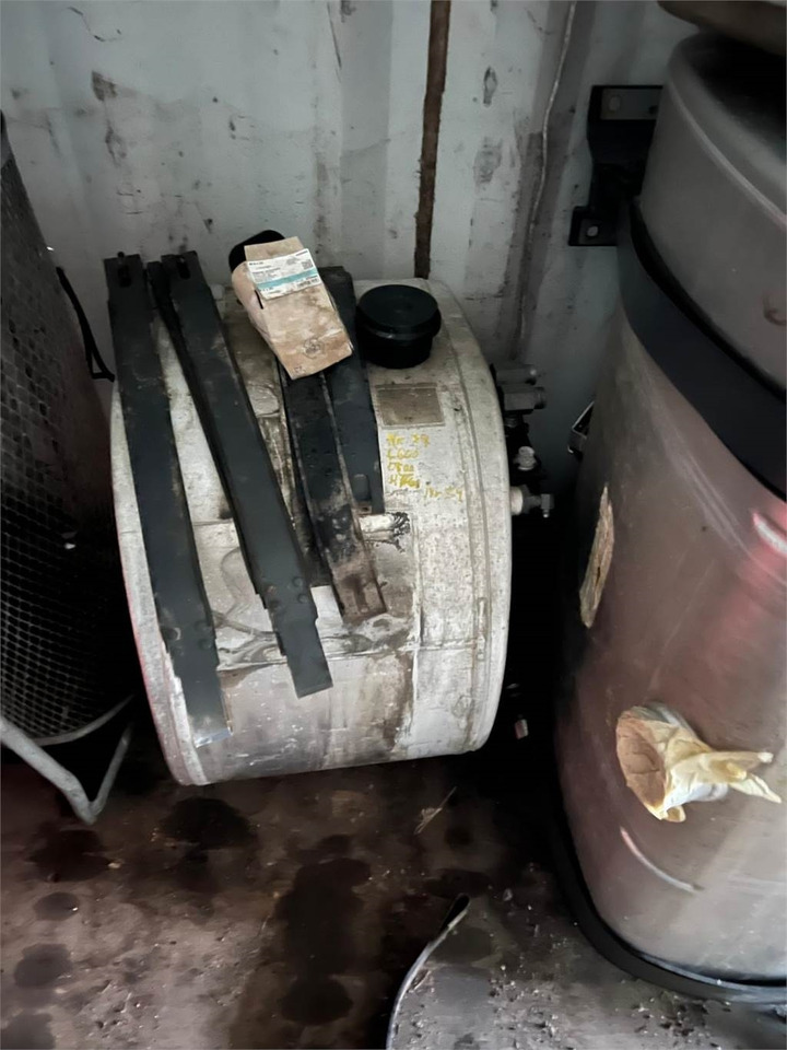 Volvo Hydarlik tank 210 L med bæringer  - Hidraulični rezervoar za Kamion: slika 1 Volvo Hydarlik tank 210 L med bæringer  - Hidraulični rezervoar za Kamion: slika 1