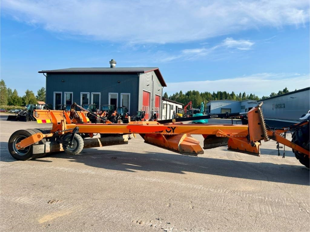 FMG TLN 570 - Grejder: slika 1 FMG TLN 570 - Grejder: slika 1