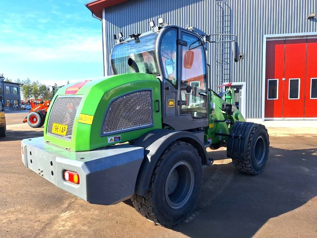 Greenmaster 825 PIIKIT, KAUHA JA HIEKOITIN  - Utovarivač točkaš: slika 4 Greenmaster 825 PIIKIT, KAUHA JA HIEKOITIN  - Utovarivač točkaš: slika 4