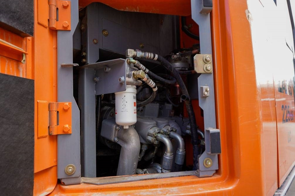 Lizing Hitachi ZX225USLC-5B MARTTIINILLA  Hitachi ZX225USLC-5B MARTTIINILLA: slika 18 Lizing Hitachi ZX225USLC-5B MARTTIINILLA  Hitachi ZX225USLC-5B MARTTIINILLA: slika 18