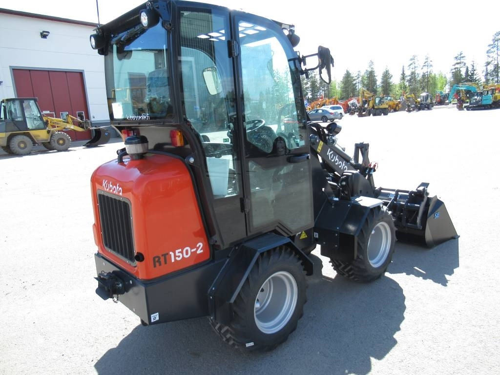 Kubota RT150-2 PIENKUORMAAJA, UUSI - Zglobni utovarivač: slika 4 Kubota RT150-2 PIENKUORMAAJA, UUSI - Zglobni utovarivač: slika 4