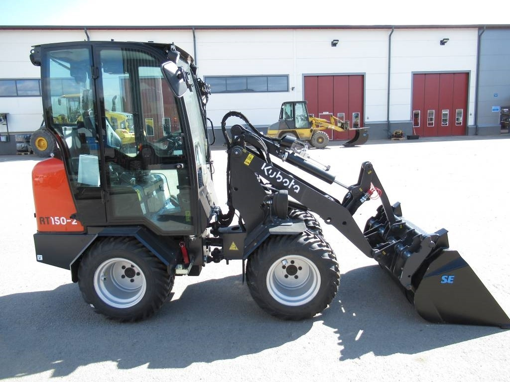 Kubota RT150-2 PIENKUORMAAJA, UUSI - Zglobni utovarivač: slika 5 Kubota RT150-2 PIENKUORMAAJA, UUSI - Zglobni utovarivač: slika 5