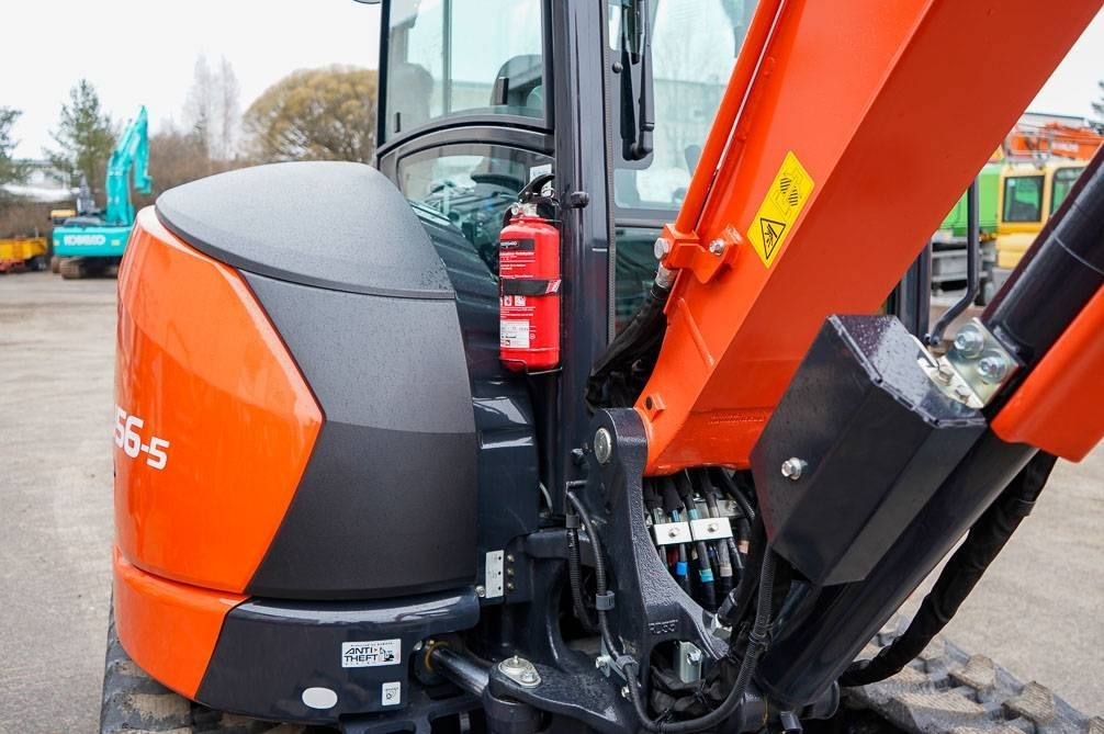 Mini bager Kubota U56-5 VALMIIKSI VARUSTELTU: slika 18