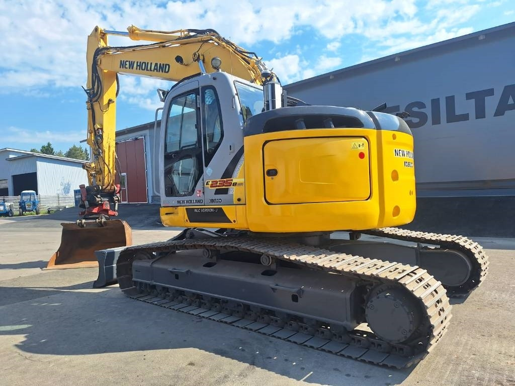 New Holland E235BSRLC PYÖRITTÄJÄLLÄ - Bager guseničar: slika 2 New Holland E235BSRLC PYÖRITTÄJÄLLÄ - Bager guseničar: slika 2