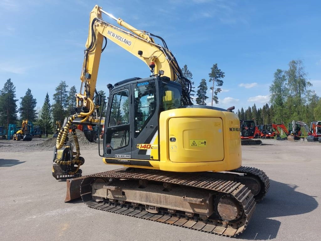 New Holland MYYTY! SOLD! E140CSR MOTO - Bager guseničar: slika 3 New Holland MYYTY! SOLD! E140CSR MOTO - Bager guseničar: slika 3