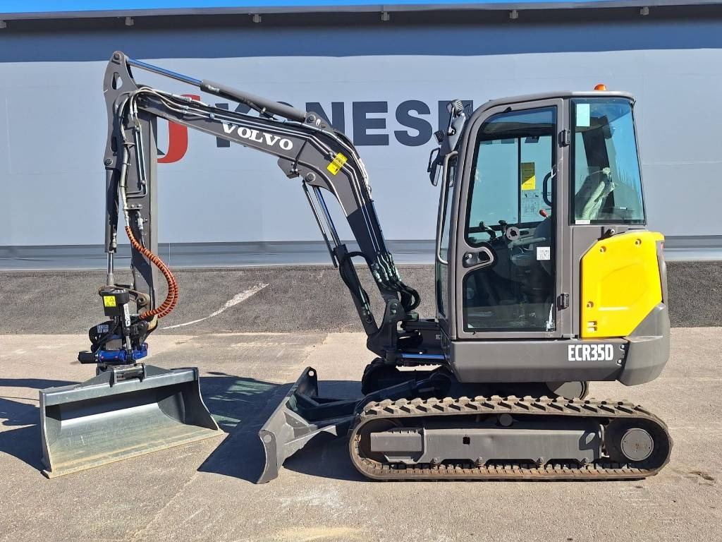 Volvo EC35D PYÖRITTÄJÄLLÄ - Mini bager: slika 1 Volvo EC35D PYÖRITTÄJÄLLÄ - Mini bager: slika 1