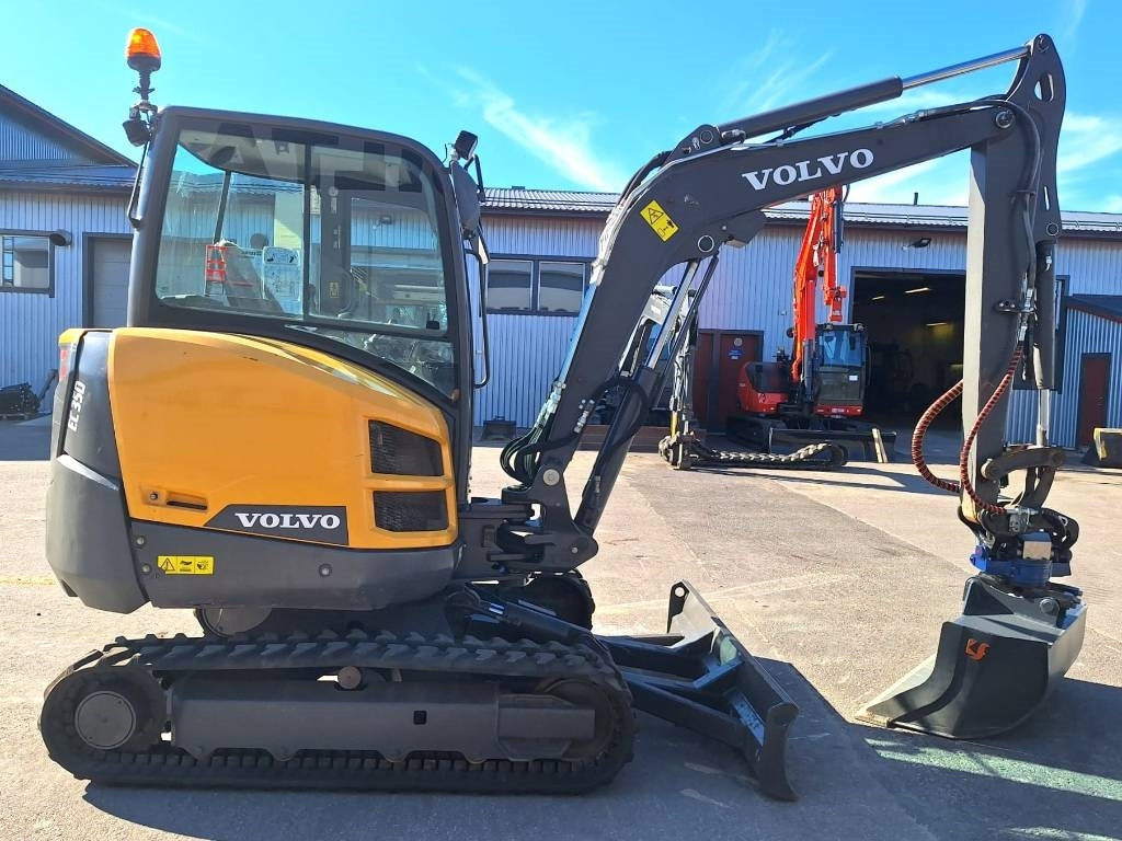 Volvo EC35D PYÖRITTÄJÄLLÄ - Mini bager: slika 5 Volvo EC35D PYÖRITTÄJÄLLÄ - Mini bager: slika 5